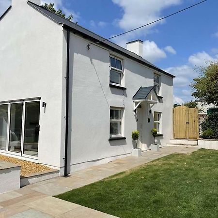 Charming Cottage Close To M4 Bridgend บริดจ์เอนด์ ภายนอก รูปภาพ